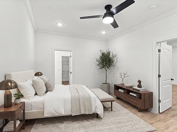 3rd image of 350 W Caroline St