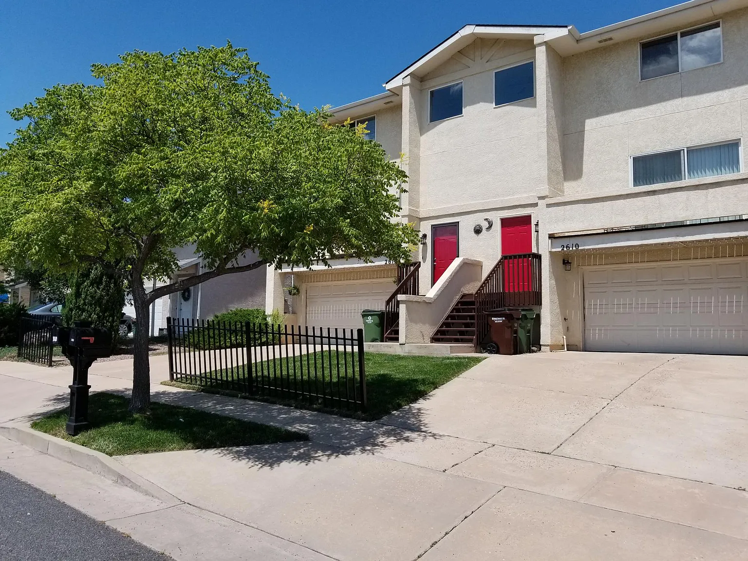 2 bed, 1.5 bath, 1400 sqft, $2,200 — Photo 2