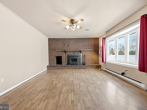 5th image of 5884 Woodbine Rd