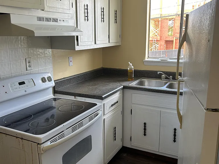 1003 Oak St #B — Photo 3