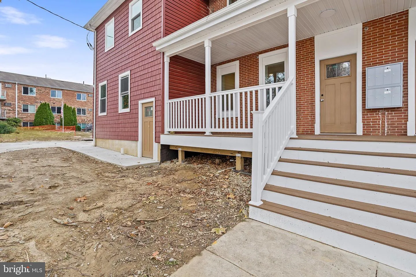 819 11th Ave — Photo 2