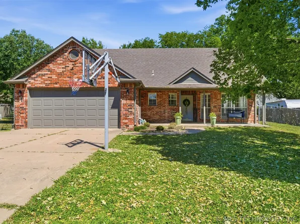 8137 E Misty Morning Pl, Claremore, OK 74019