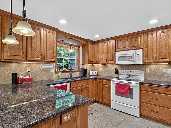 2nd image of 4805 ROSEMARY CIRCLE