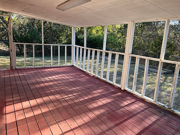Back porch looking over the chain linked backyard. Past that is the Civil engineers land leading to Beautiful Lake Belton for exploring the beauty of the lakes shore, fishing or launching a kayak or tube for fishing and relaxation.