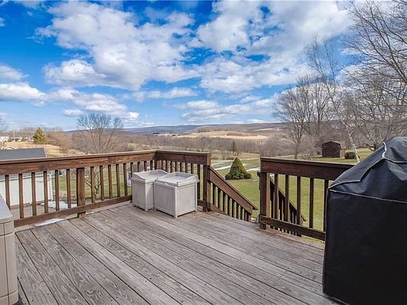 5th image of 212 Holly Pl