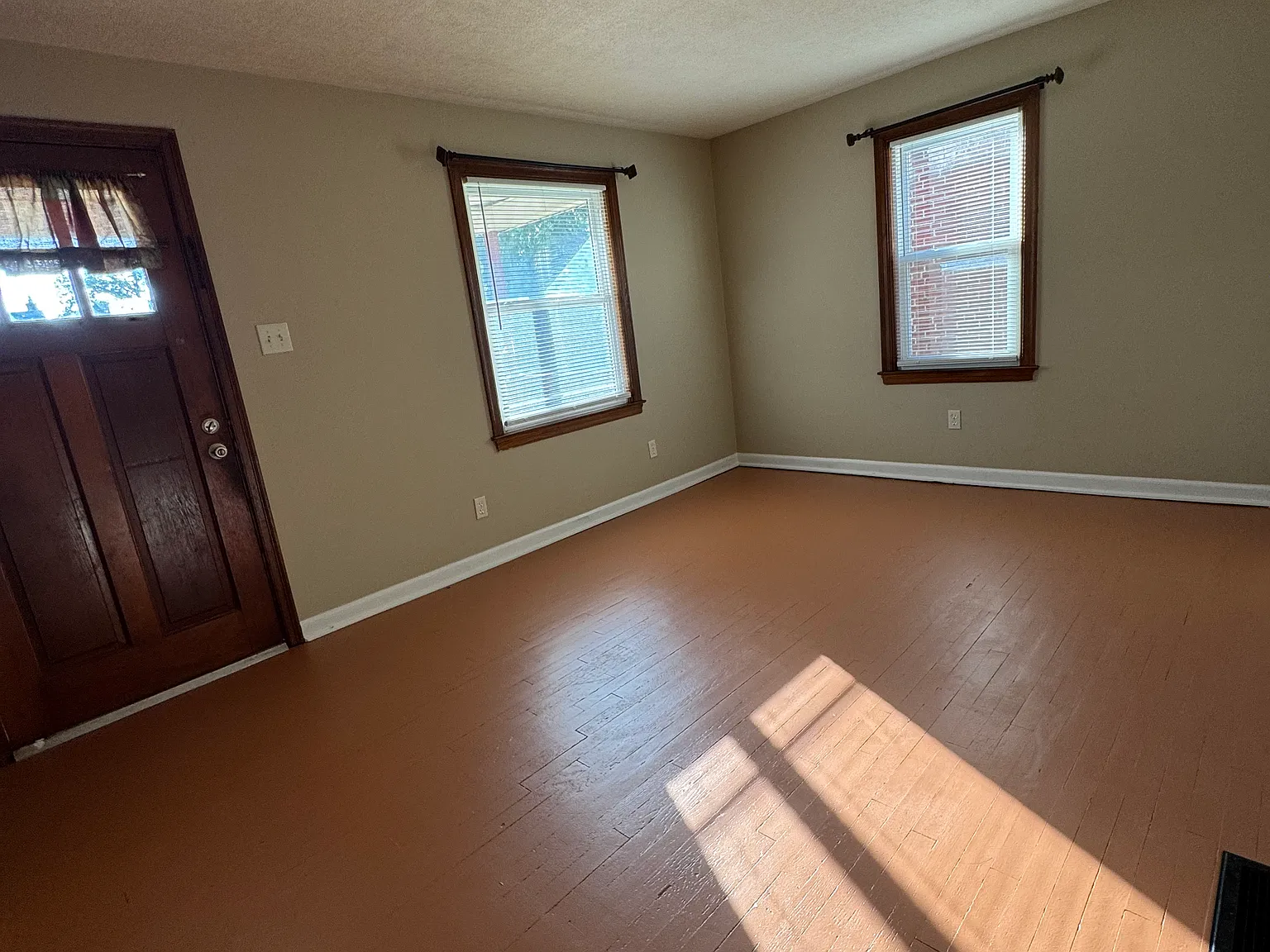 4 bed, 1050 sqft, $1,625 — Photo 3