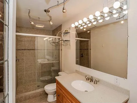 76 S 19th St — Photo 12