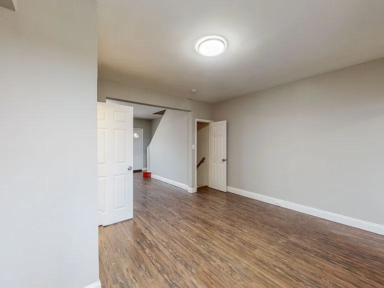 2867 Mayfield Ave — Photo 10
