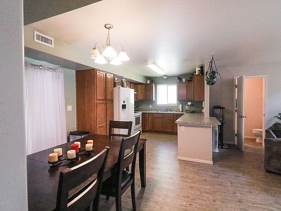 5th image of 530 Autumn Breeze Dr