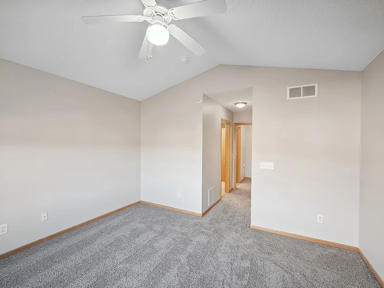 5009 Everest Ln N — Photo 13