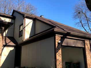 315 Shadowbend Dr, Wheeling, IL 60090