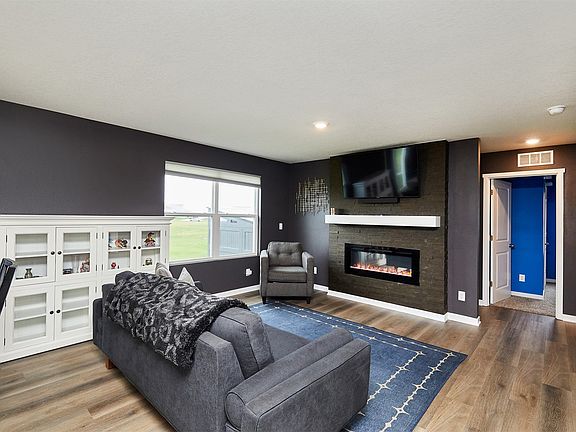 4th image of 1051 35th St SW