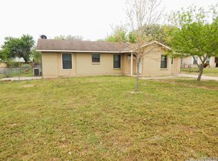 309 Dubose Dr, Devine, TX 78016