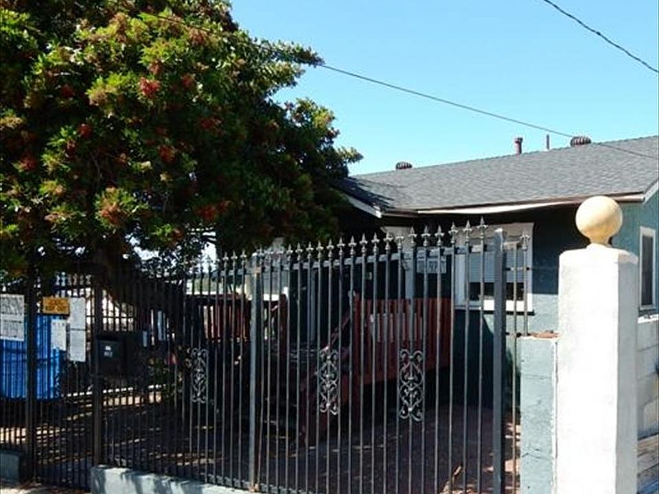 2nd image of 4014 Marine View Ave