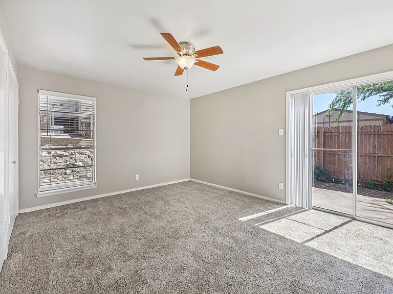 Premier Gardens Apartments — Photo 51
