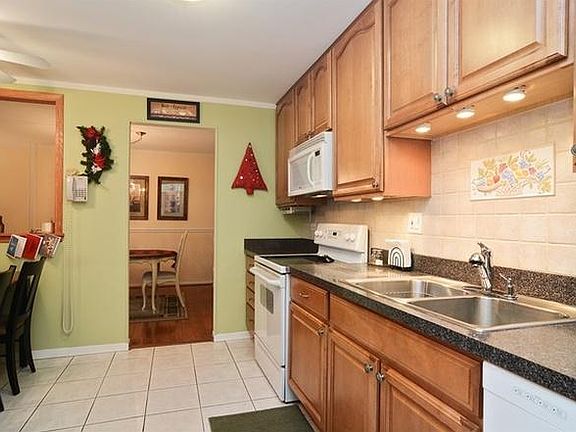 5th image of 1515 E Central Rd Unit 318C