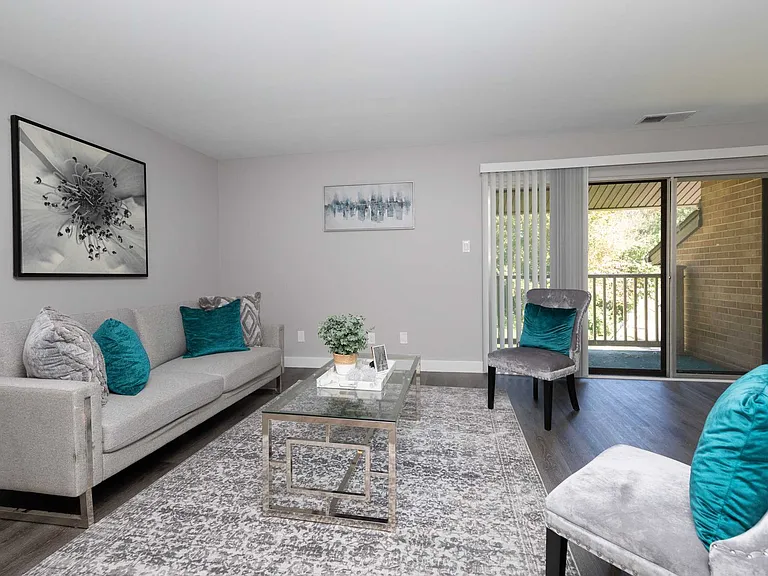The Glen at Bucks Apartments and Townhomes — Photo 2