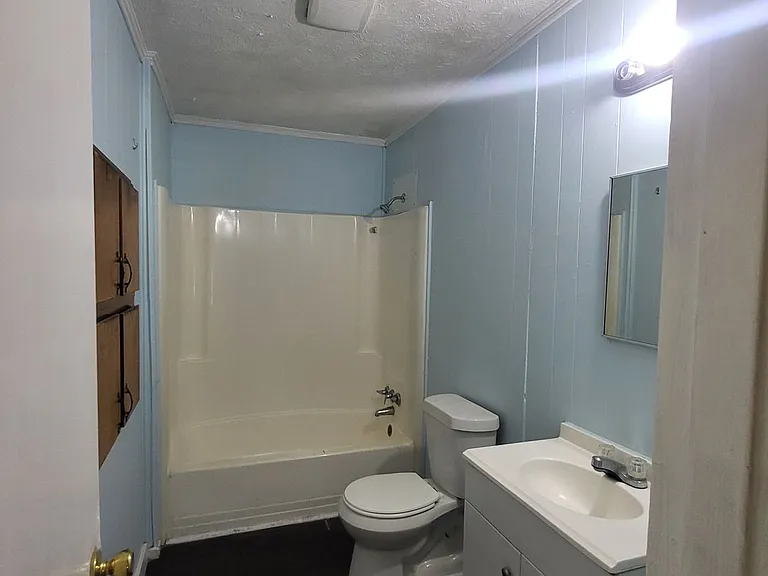 302 Larsen St — Photo 4