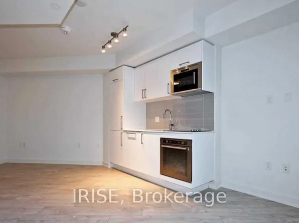 27 Bathurst St, Toronto, ON