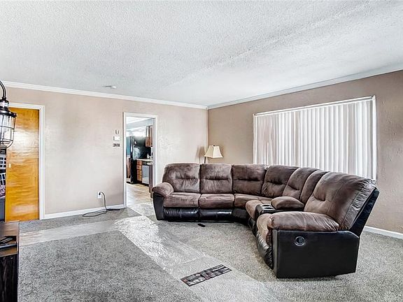 5th image of 2504 Saint Charles Ave