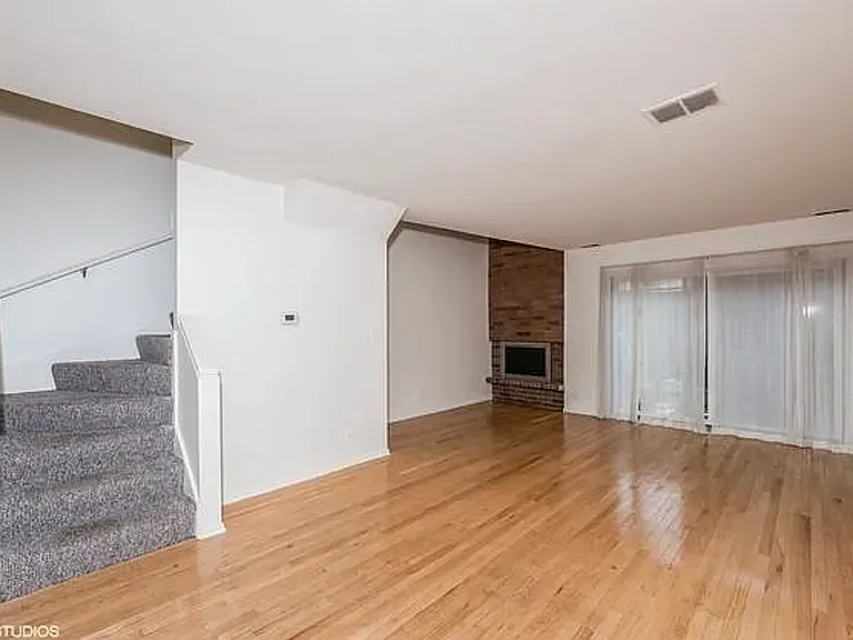 1912 N Mohawk St — Photo 2