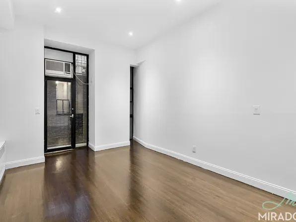 10 East 13th Street image 2 of 11