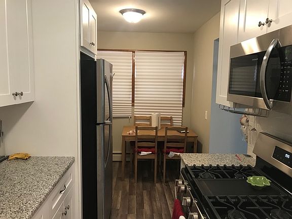 5th image of 605 Ryan Ln APT 2E