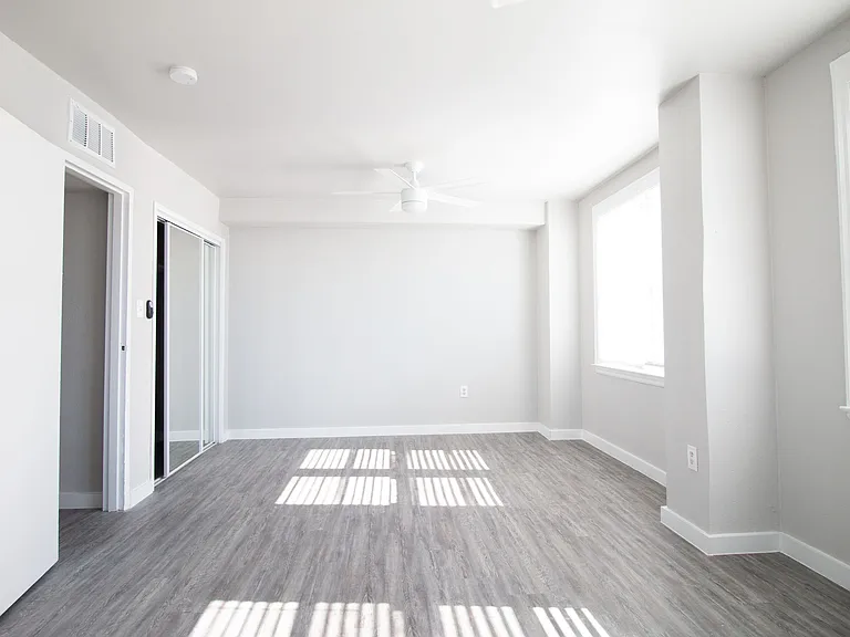 Mayflower Apartments — Photo 10