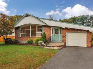 140 Lake Rd, Valley Cottage, NY 10989