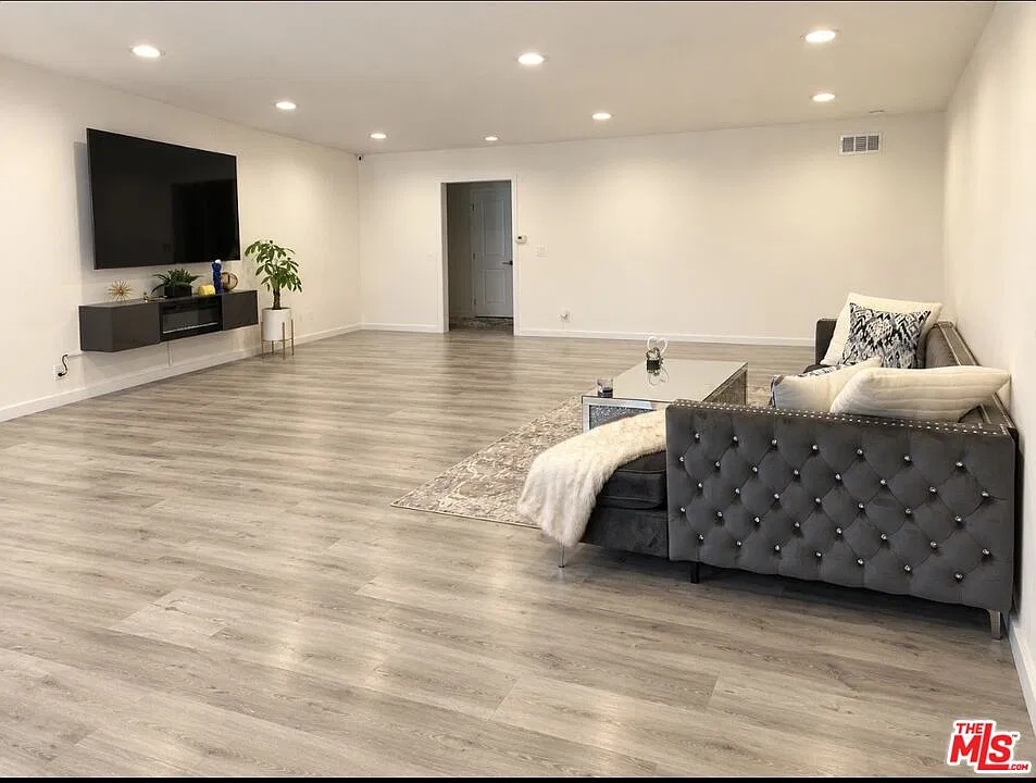1118 S Holt Ave — Photo 4