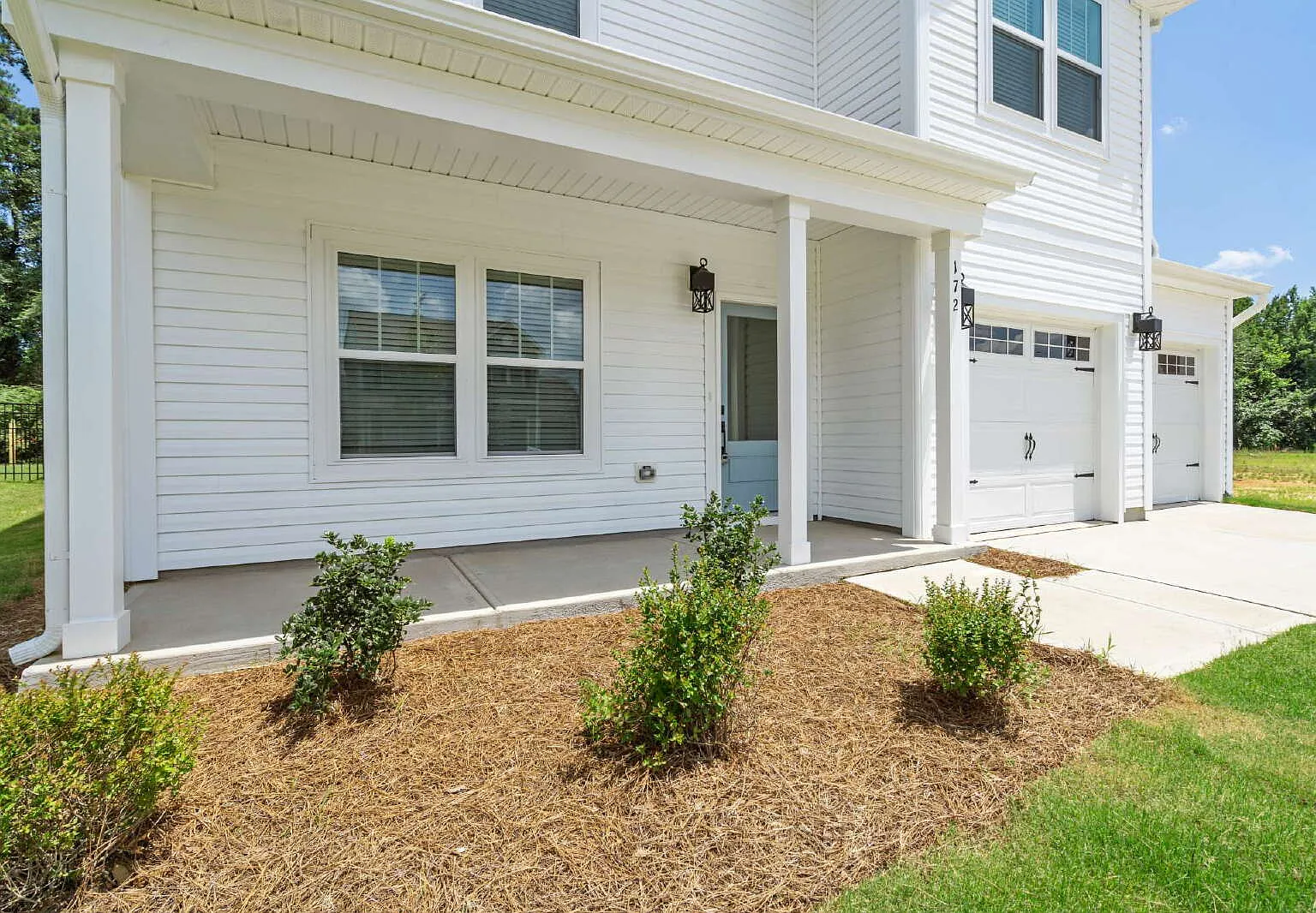4 bed, 3.0 bath, 2069 sqft, $2,350 — Photo 2