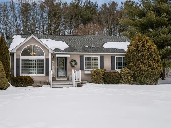 34 King St, Coventry, RI 02816