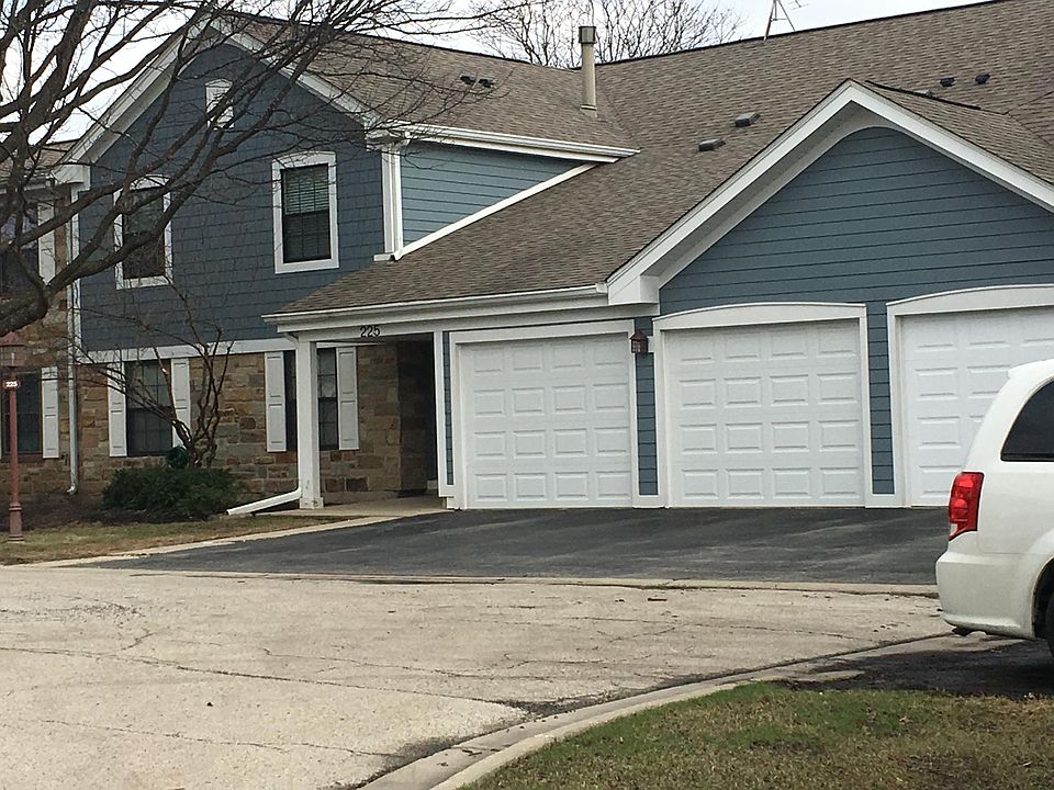1st image of 225 Deerpath Ct