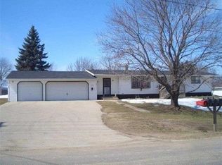 426 S Oakwood St, Tomah, WI 54660