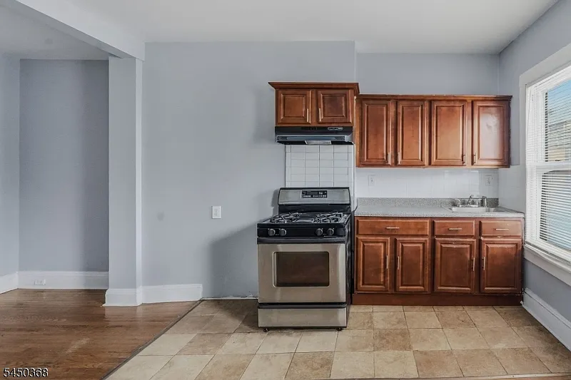 2 bed, 1.0 bath, $1,900 — Photo 4