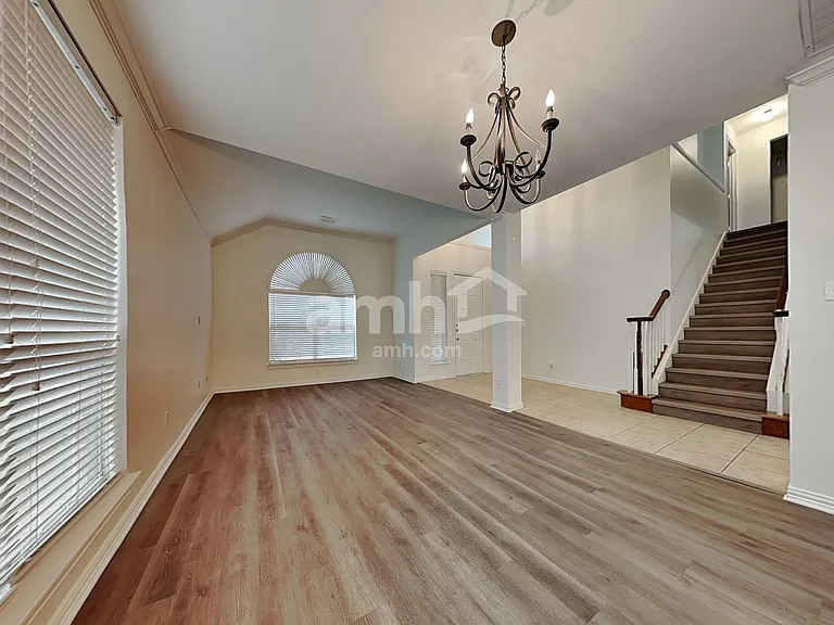 8001 Amesbury Ln — Photo 9