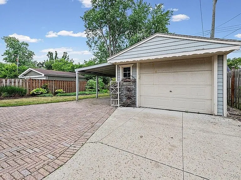 4010 Linwood Ave — Photo 5
