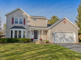 812 Burr Oak Cir, Cary, IL 60013