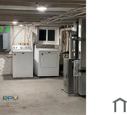 2414 Baker St — Photo 13