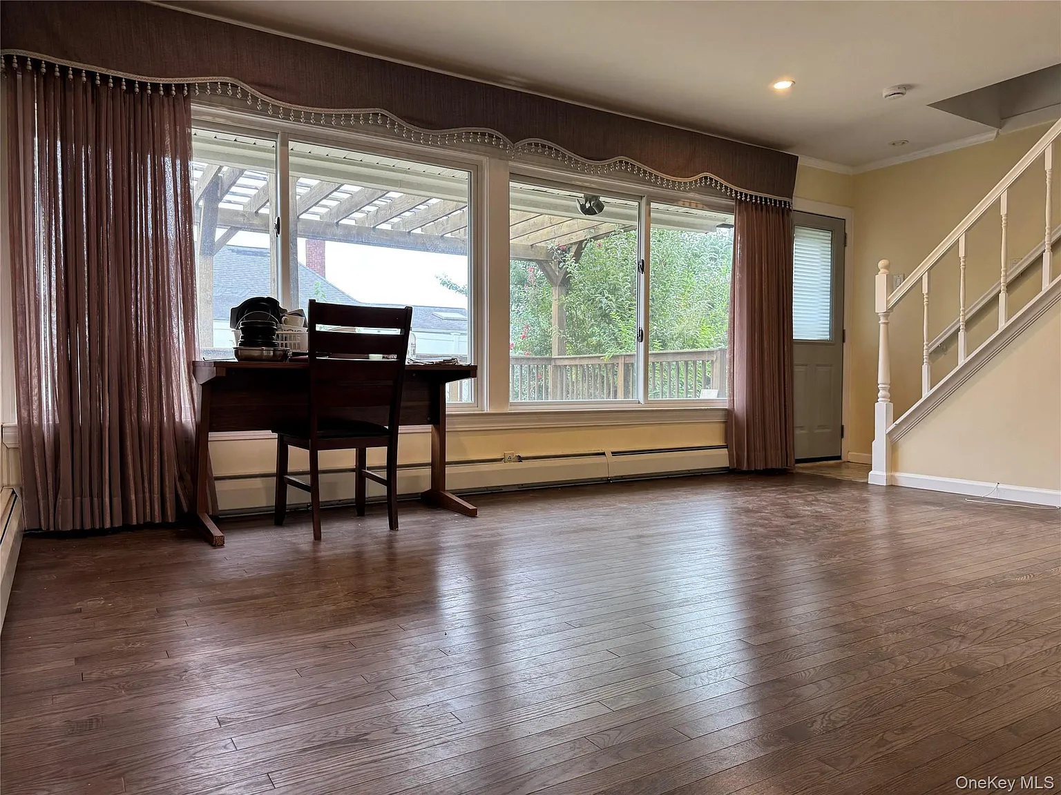 4 bed, 1.5 bath, 1318 sqft, $4,000 — Photo 2