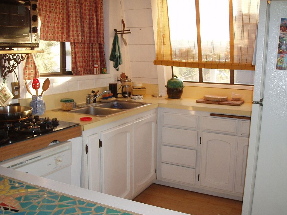 2nd image of 1548 Maple St #78