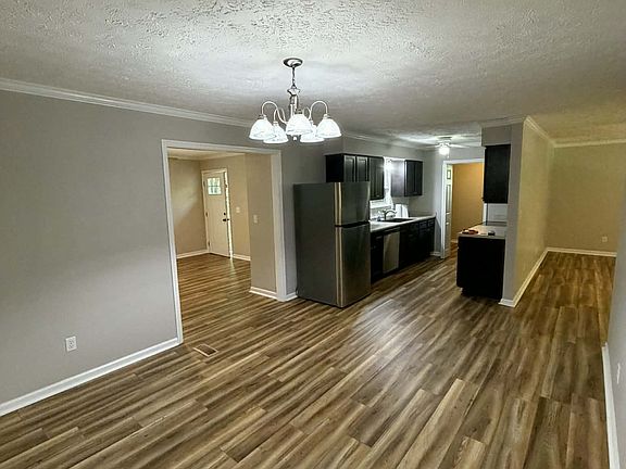 4th image of 716 Mountain View Dr