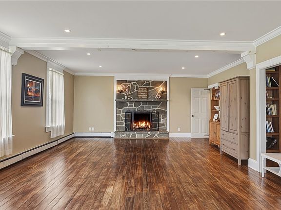 3rd image of 192 Carpenter Rd