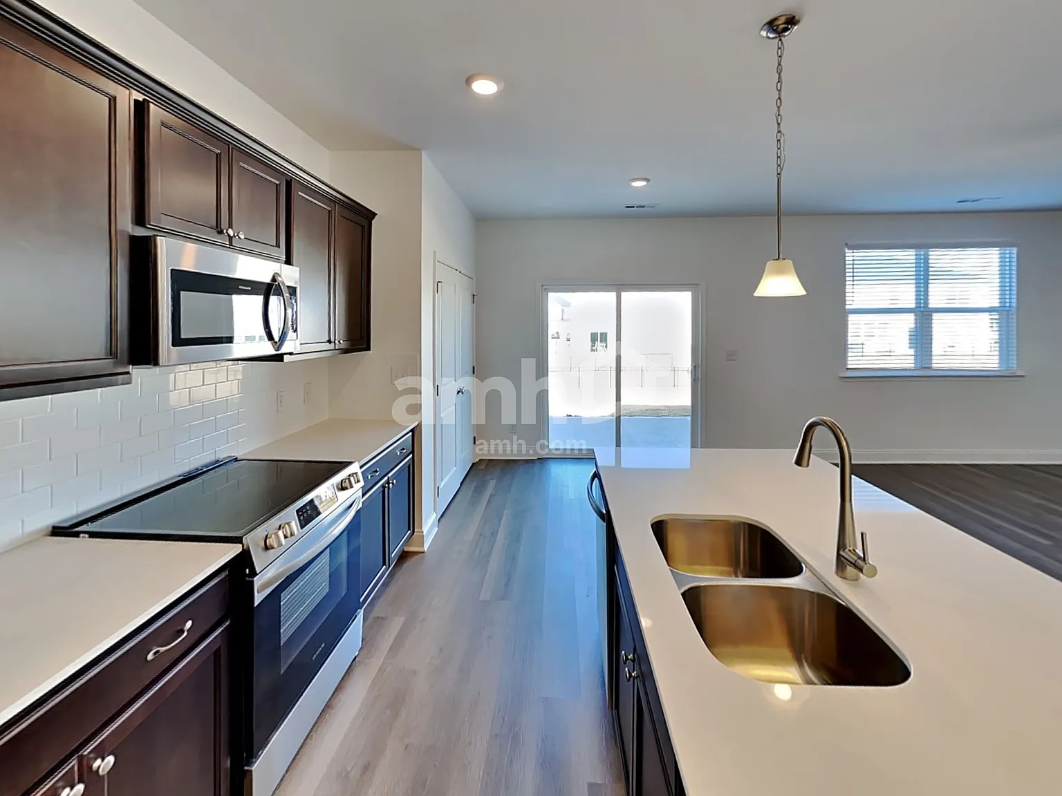 4 bed, 2.5 bath, 1977 sqft, $2,615 — Photo 4