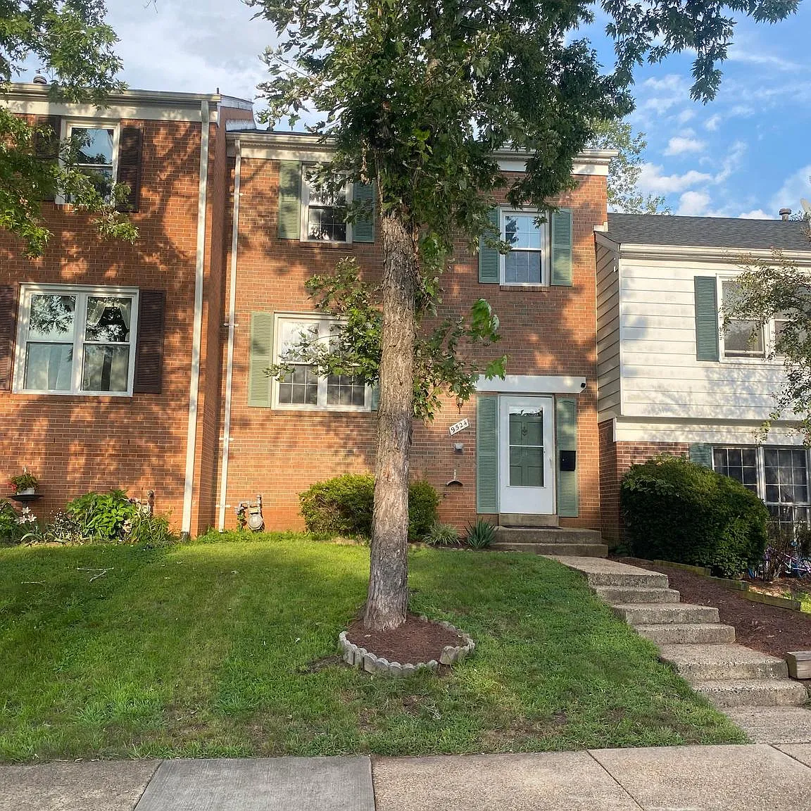 3 bed, 1.5 bath, 1540 sqft, $2,400 — Photo 1