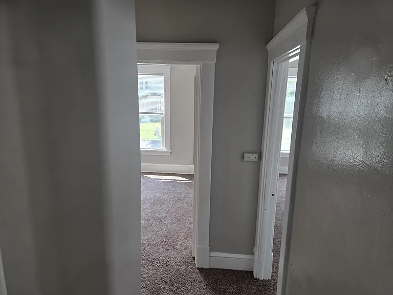 1136 W 9th St — Photo 14