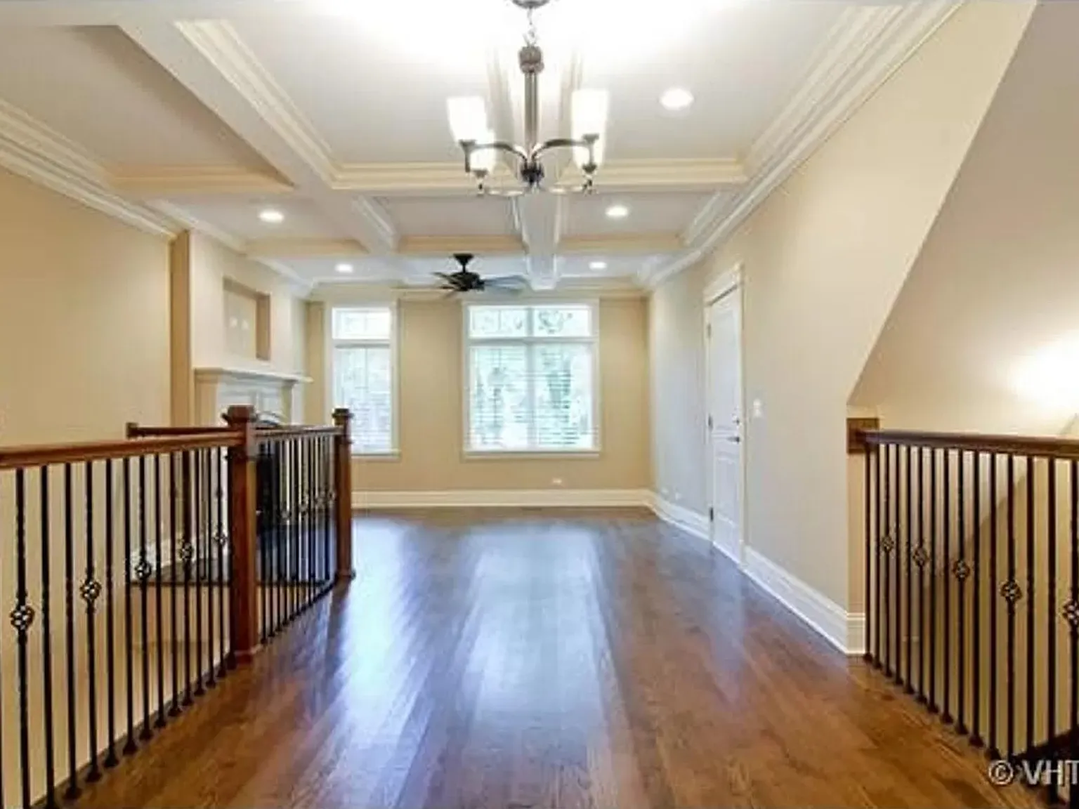 4 bed, 2300 sqft, $5,900 — Photo 2