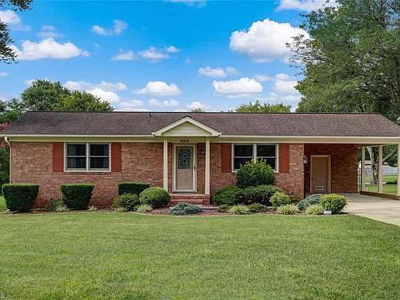 4th image of 303 Andrea Dr