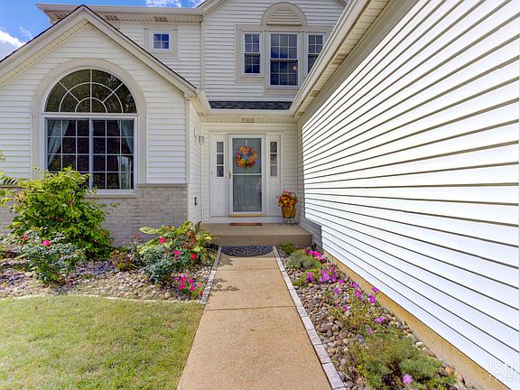 2nd image of 1645 Manor Oaks Dr