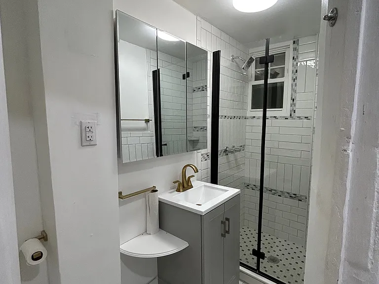 183 Bay 10 St #1 — Photo 2